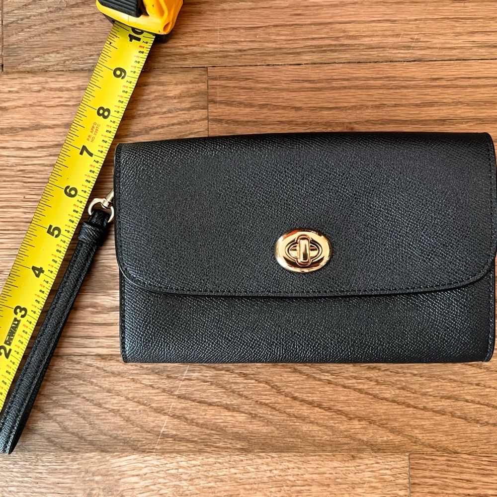 Black Coach Wristlet - Missing Gold Chain Strap - Picture 4 of 8